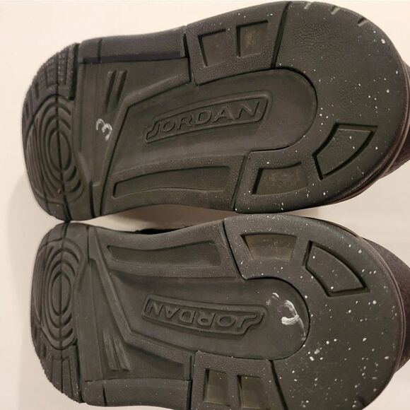 JORDAN  GRADE  SCHOOL BOYS' MAX AURA SNEAKER BOOT - Picture 13 of 16